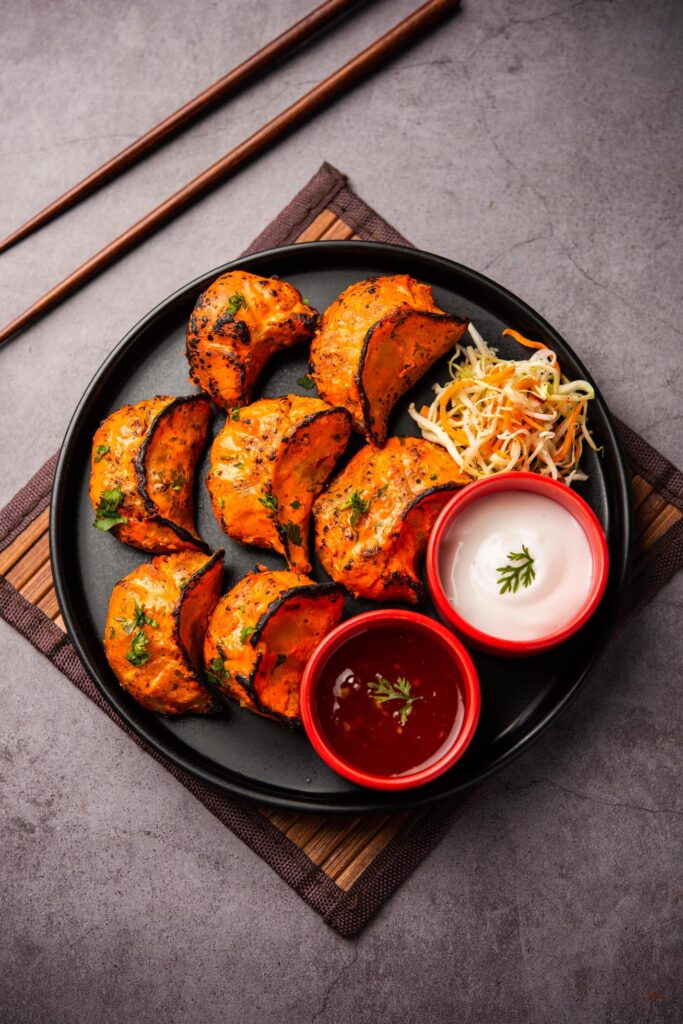 Achari Momos: मोमोज के दीवानों के लिए हम लाये है झटपट बनने बाली अचारी मोमोस रेसेपी