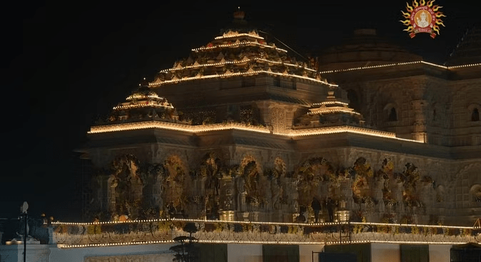 Ram Mandir Ayodhya: रामलला के स्वागत में सजी पूरी अयोध्या! देखिए रंग-बिरंगे फूलों और आकर्षक लाइटिंग के द्वारा अंदर से कैसा सजा भव्य श्रीराम मंदिर