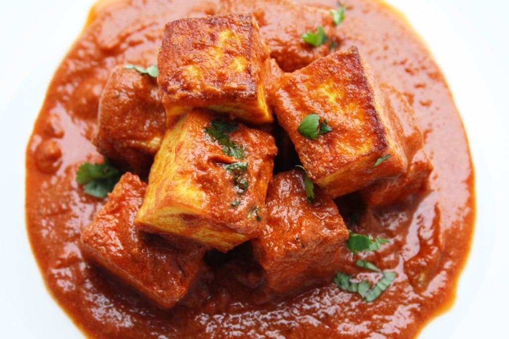 kashmiri lal paneer recipe: अब घर में मिलेगा कश्मीर की ठंठी-ठंठी वादियों में मिलने वाले गरमागर्म कश्मीरी लाल पनीर का स्वाद