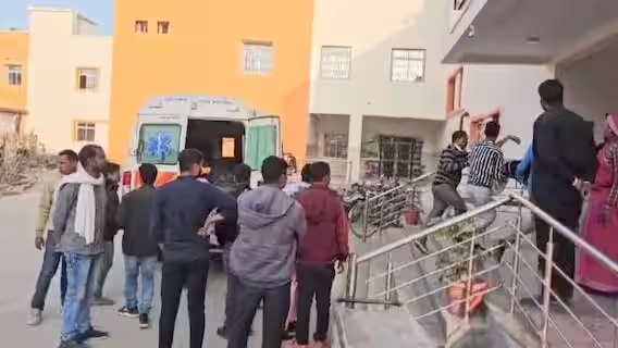 Bihar Motihari News: बिहार में बच्चों पर मंडरा रहा खतरा! परीक्षा के समय एग्जाम हॉल में 20 छात्रा हुईं बेहोश