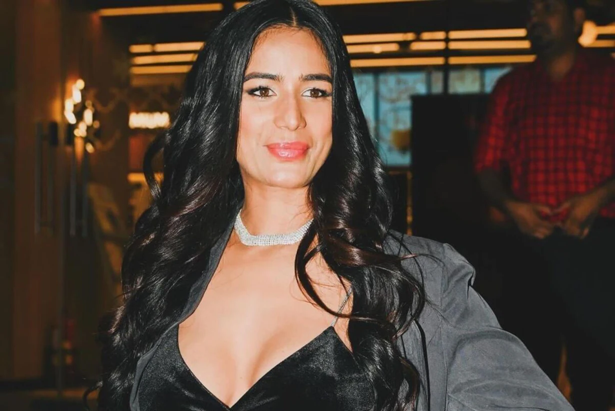 Poonam Pandey Death: अभी जिंदा है एक्ट्रेस पूनम पांडे, जानिए एक्ट्रेस ने क्यों खुद फैलाई अपनी मौत की अफवाह