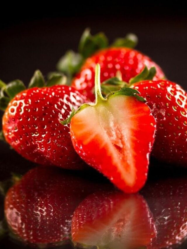 स्ट्रॉबेरी टॉपिंग आपकी पसंदीदा डिश को और भी स्वादिष्ट बना देता है।