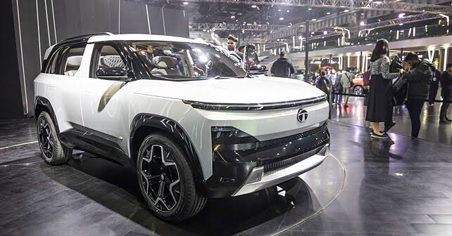 Tata Sierra: इलेक्ट्रिक कारों की बत्ती गुल करने आ गई है TATA की नई Ev कार सिएरा, एक चार्ज में चलेगी 600km