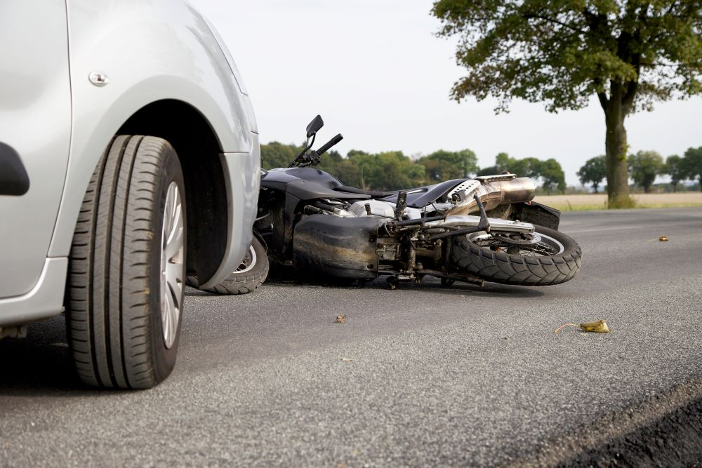 मोटरसाइकिल दुर्घटना के बाद हमको Motorcycle Injury Lawyer की जरूरत क्यों होती है और हम इस वकील से क्या लाभ मिल सकता है? जाने