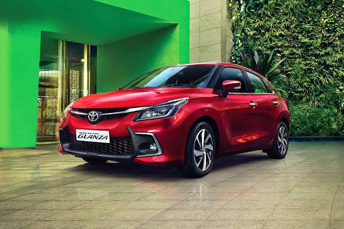 Toyota Glanza AMT: दमदार माइलेज और धांसू लुक के साथ भारतीय बाजार में तहलका मचाने आ गई है नई टोयोटा