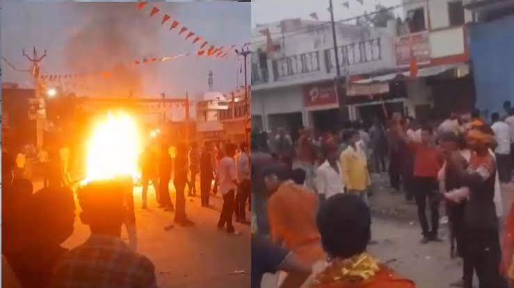 UP Bahraich Violence: उत्तरप्रदेश में दशहरे पर शुरू हुई सांप्रदायिक हिंसा से हालात बेकाबू,,, गुस्साई भीड़ ने अस्पताल और बाइक शोरूम को जलाकर किया खाक
