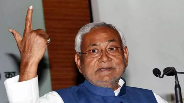 नीतीश की चुनावी पिच पर श्रमिकों का छक्का: दोगुनी मजदूरी, छुट्टी और सुरक्षा की तिहरी गारंटी