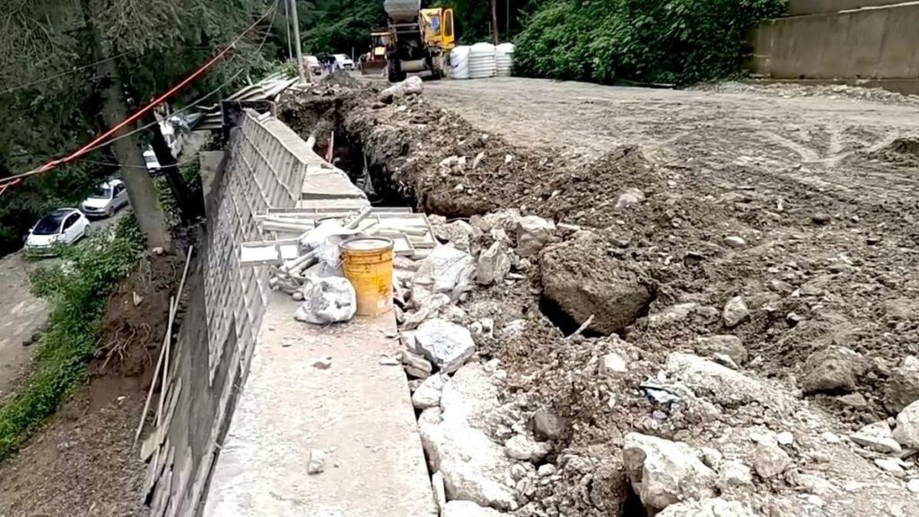 हिमाचल में कुदरत का कहर बनकर बरस रही बारिश!! 153 से ज्यादा मौतें, 222 सड़कें ठप, अगले तीन दिन और भी नाजुक होगें हालात