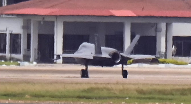 Spain fighter jet: आसमान से मौत बनकर आया लड़ाकू विमान…लेकिन पायलट बना फरिश्ता! वीडियो देख कांप जाएंगी रूह