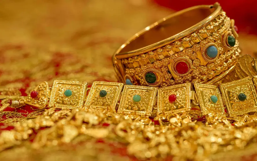 Gold Rate Today: 1000 रुपये से ज्यादा सस्ता हुआ सोना, जानें लेटेस्ट प्राइस