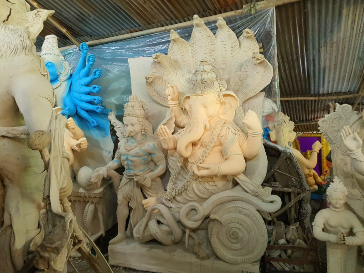Indore Ganesh Murti: गणेशोत्सव से पहले इंदौर में विवाद! गणेश जी की मूर्ति में 'मॉडलिंग' देख भड़का बजरंग दल