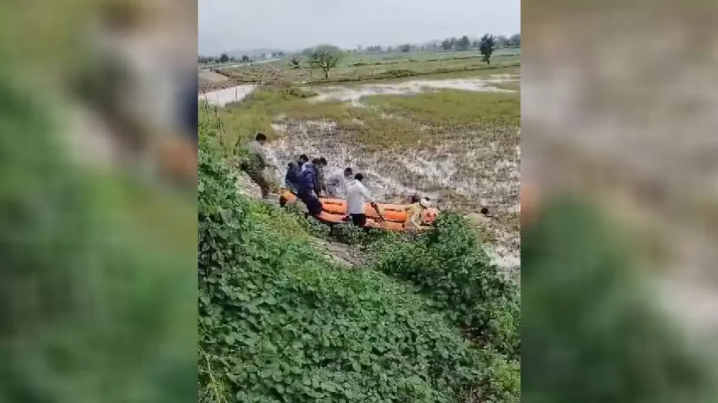 MP के 19 जिलों में भारी बारिश से हाहाकार: कई इलाकों में बाढ़ जैसे हालात, जानमाल का नुकसान
