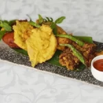 Monsoon Special Pakora Recipes: हर बारिश में वही प्याज के पकौड़े? अब वक्त है कुछ नया ट्राय करने का! ट्राय करें ये 5 देसी फ्यूजन पकौड़े